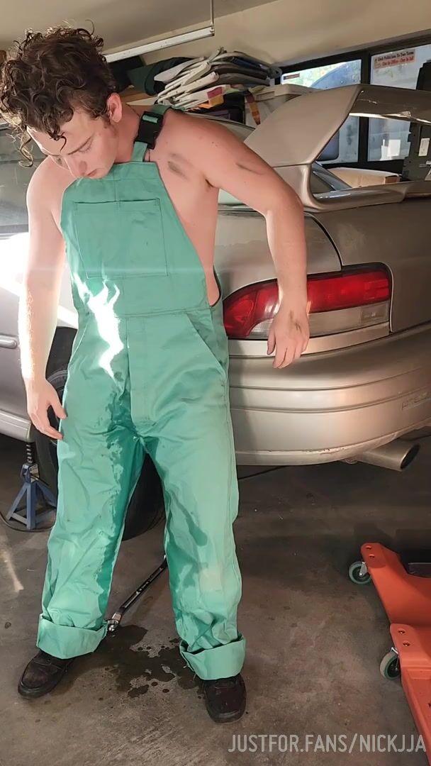 Fag Twink Mechanic Pisses Overalls Gayporntube