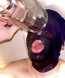 PissAddict02