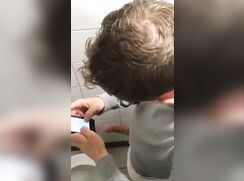 Spycam in wc guy text and wank with other guy