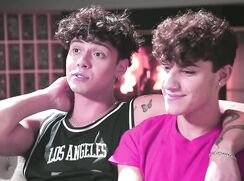 Deux amis se font du bien gay porn videos