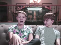 Jeune minet baise bareback gay porn videos