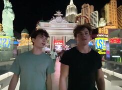 Deux boys chauds du cul