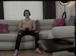 How To Distract A Gamer Boy