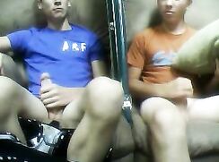 2 friends wank on cam