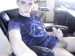 Cute Twinkie boi cumming and eating it