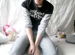 Twinkie Emo boi puts on a show