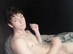 TJ Beats His Cock Cam Boys Porn