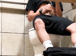 Using The Bathroom Boys Porn