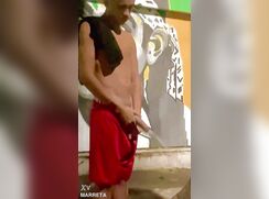 FLAGRA - DOTADÃO MIJANDO NA RUA - bit.lySITEMARRETA