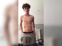 Stupid Hair Dude Beats Off