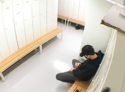 [155] Horny dude jerking off in the locker room