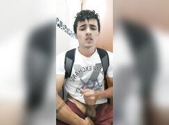 [MC]-[029] Joven Colombiano  excitado se masturba en el baño de la universidad