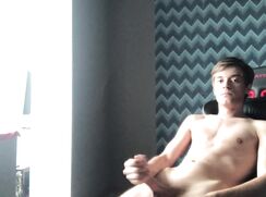 [206] 18 cute boy strip nude and cums