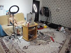 Li se yon anfòm sere. SPY CAM