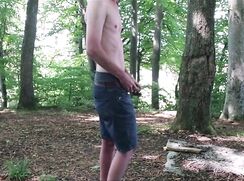 [254] Public nude walk and risky cum all over a bench