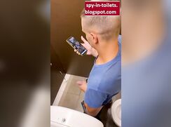 spy for str8 guy jerking in the public toilet