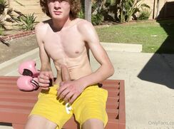 Spikey Dee in the sun