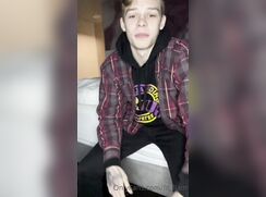 Young Boy Shows his Feet Twink Porn