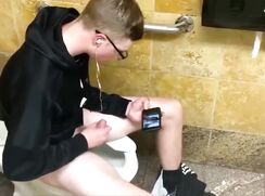 on public toilet caught boys porn