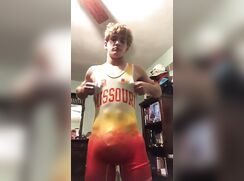 chico mostrando, WRESTLER DUDE