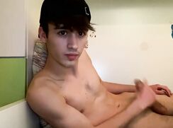 Handsome Boy Cums Bath KLOI (1)