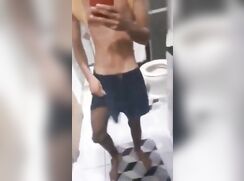 Novinhos dotado sensualizando de pau duro
