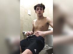 masturbating on the wc cam boys porn