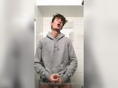 [ABX][090] - Horny hoodie guy bathroom