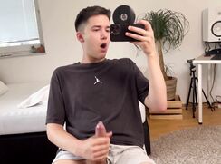 Nice twink masturbating