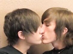 Young Natural Emo's Bareback Boys Porn