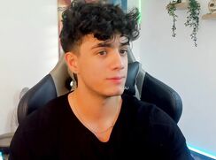 kan ikke holde hænderne for sig selv,