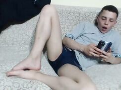 kan ikke holde hænderne for sig selv, WEB BOY