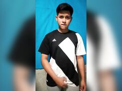 Joven fanatico del futbol latino cachondo te muestra su disciplina especial