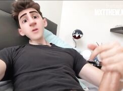 ♥ Boy guy jerks his dick - 3 D ♥
