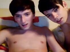 Sperme dans le trou de Bros garçons gays