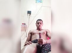 Latin guy nice cumshot