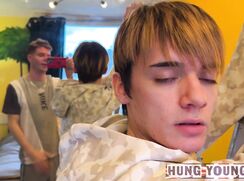 ♥ Un ado mignon prend 12 bites ♥