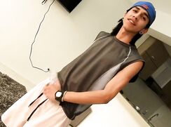 Arty muchacho latino gay model solo cum