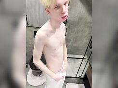 Cute twink shows his hung cock porn