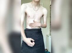 Horny uk lad flexing after shower