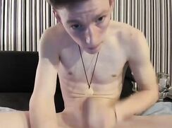 Big dick lad Felix enjoys his orgasm cum boys porn