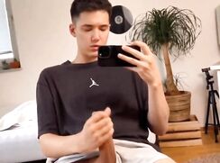 afternoon wank while no ones home gay boys porn