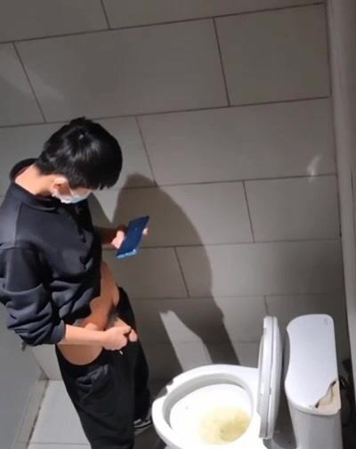 Spy# Asian Toilet Cummer | GayPornTube