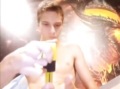 Skinny boy masturbates in cam star show porn