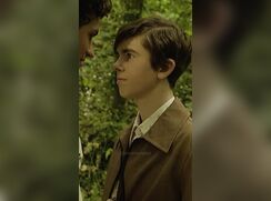 Toast Kissin scene 2010
