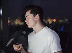 Elliot James Reay  YouTube