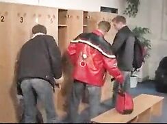 n dans le vestiaire GAY TEEN PORN