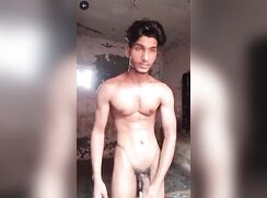HOT INDIAN JERKING OFF