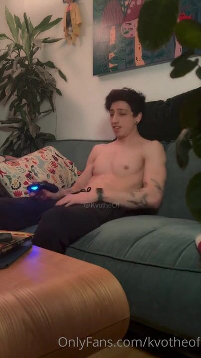 Wanking on the couch Kvothe GayPornTube 