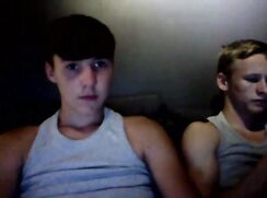 [BW][16][NEW] Boy shoots super hard poses and selfsucks while friends in room